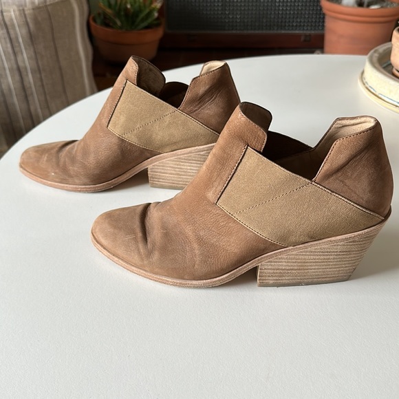 Eileen Fisher tan wedge leather bootie - Picture 3 of 7